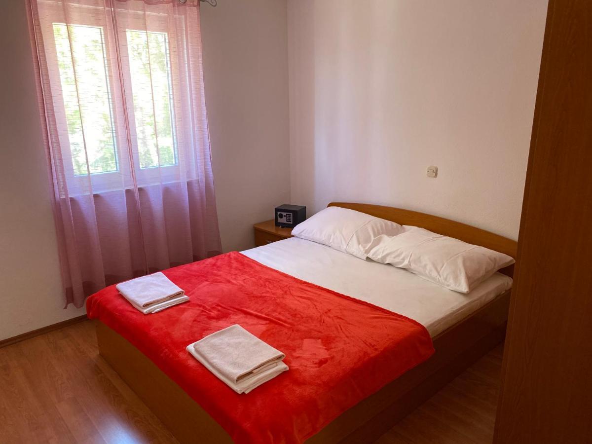 Apartmani Anita Starigrad Paklenica Eksteriør billede