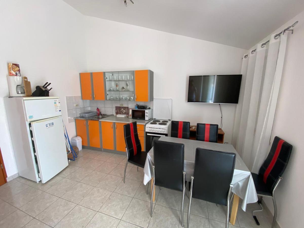 Apartmani Anita Starigrad Paklenica Eksteriør billede