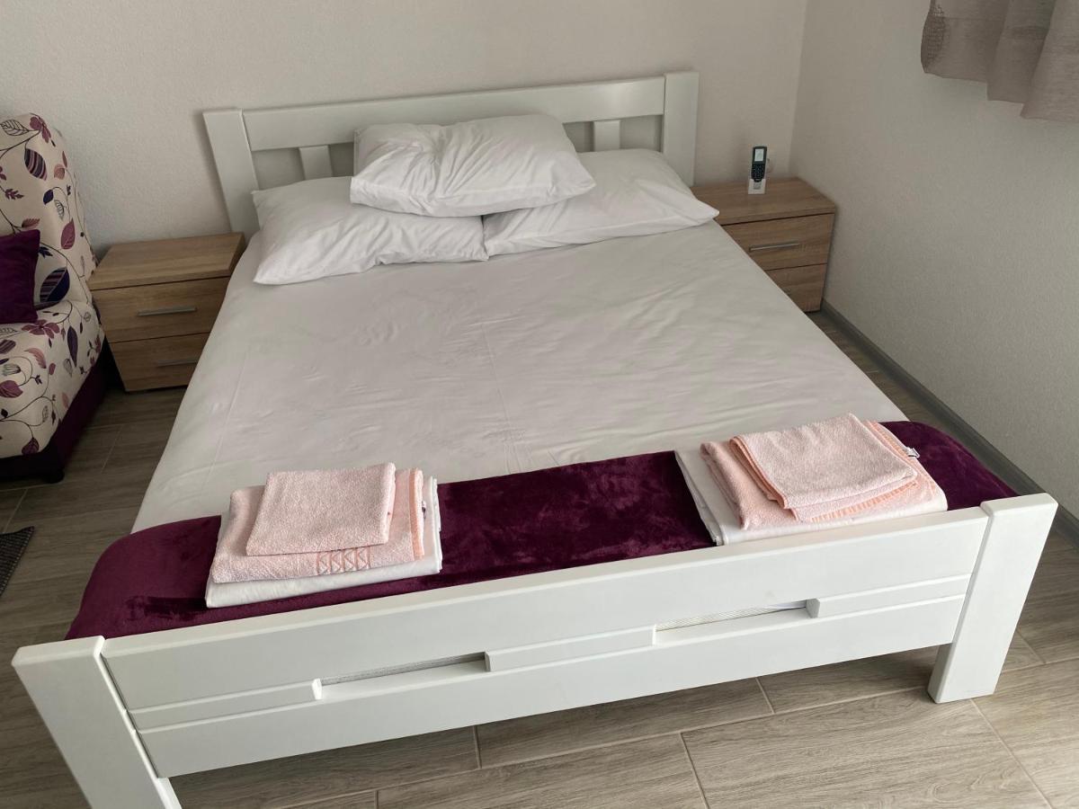Apartmani Anita Starigrad Paklenica Eksteriør billede