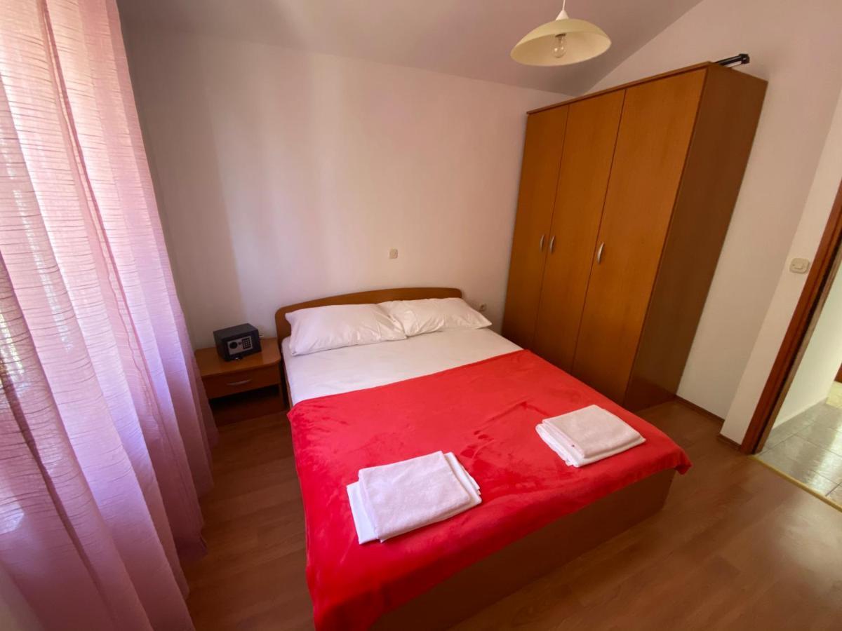 Apartmani Anita Starigrad Paklenica Eksteriør billede