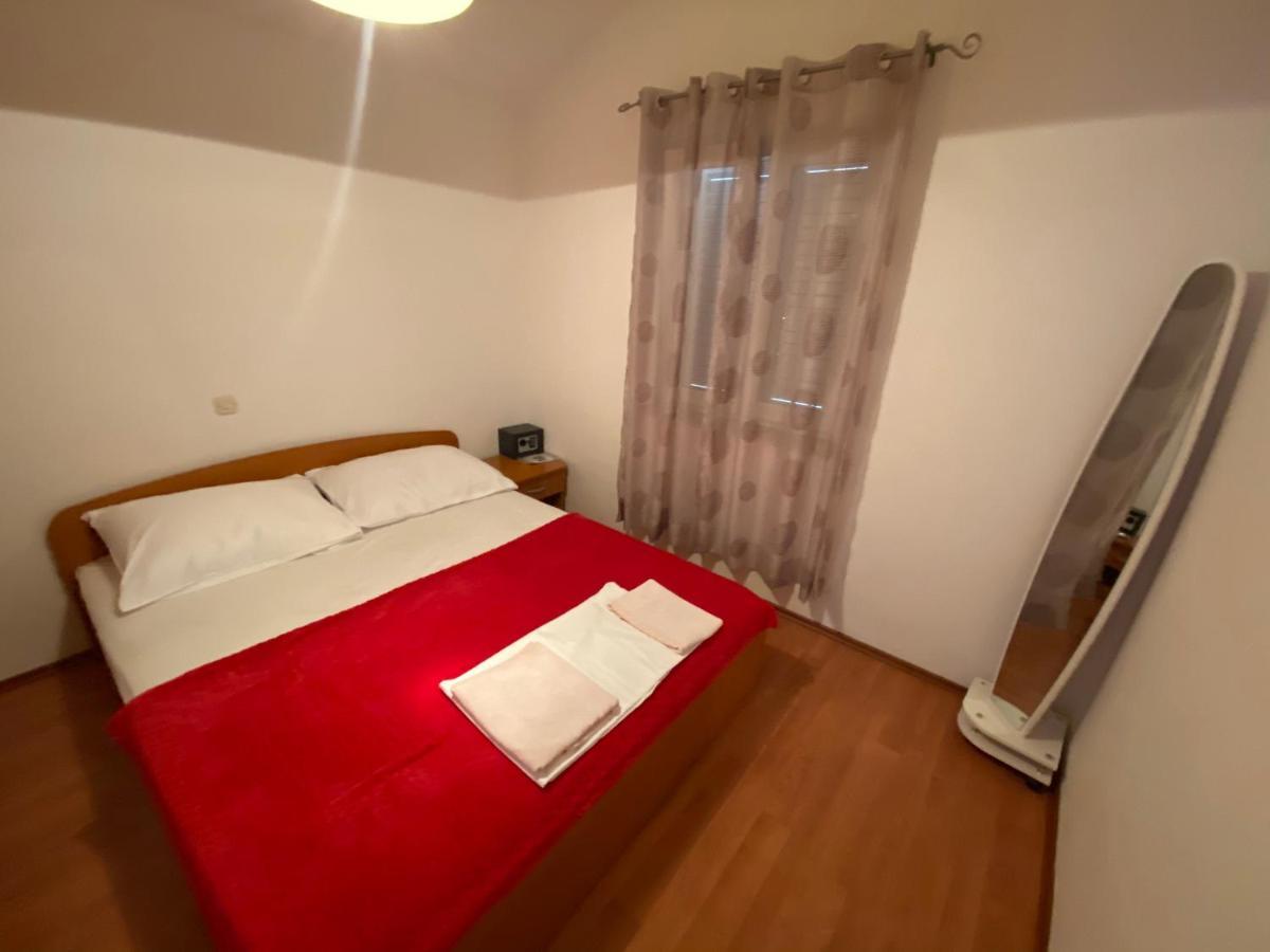 Apartmani Anita Starigrad Paklenica Eksteriør billede