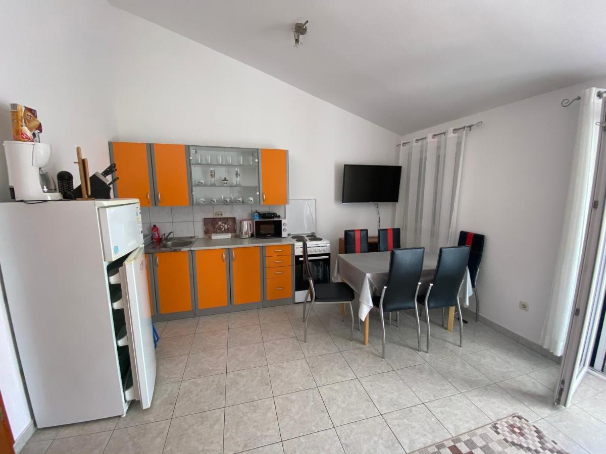 Apartmani Anita Starigrad Paklenica Eksteriør billede